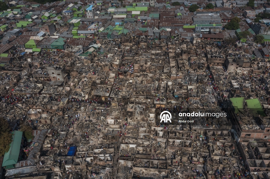 Bangladeş’te gecekondu mahallesinde çıkan yangında 1500'e yakın ev yandı