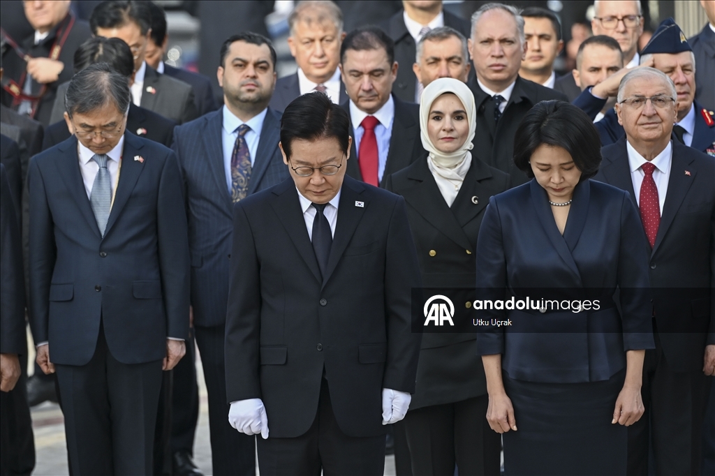 Президент Южной Кореи посетил мемориал «Туркам, сражавшимся в Корее» в Анкаре