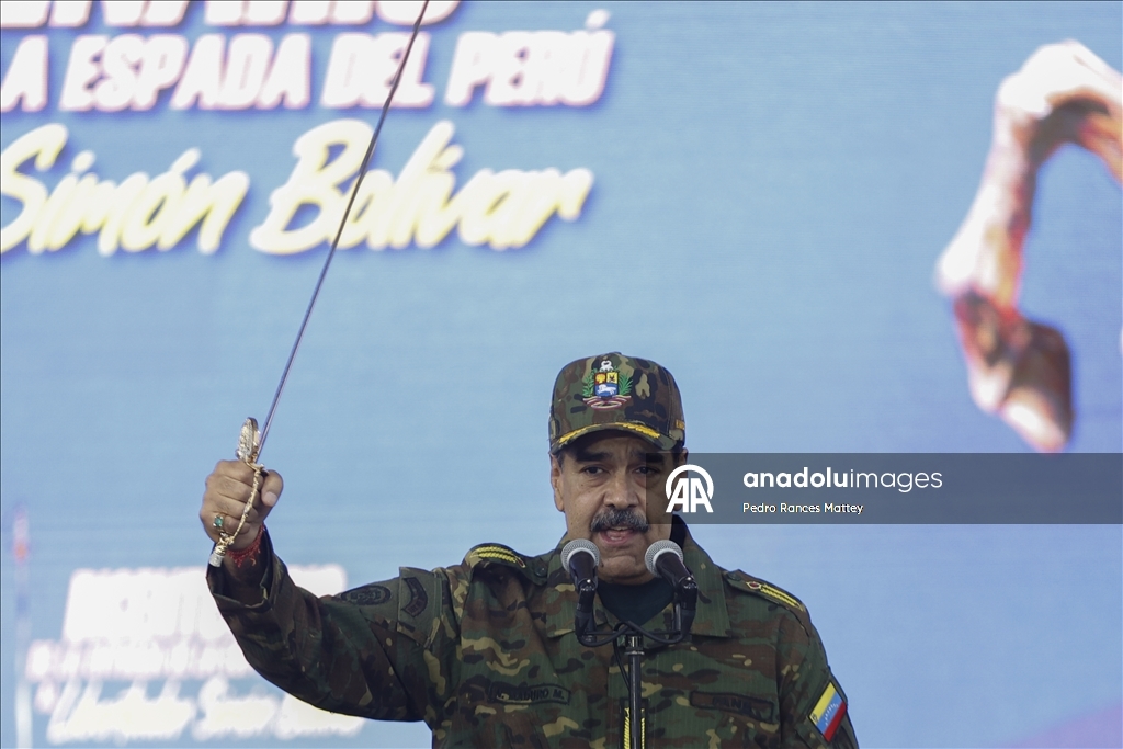 Президент Венесуэлы Николас Мадуро принял участие в военном параде в Каракасе