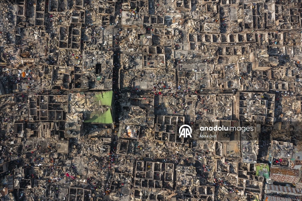 Bangladeş’te gecekondu mahallesinde çıkan yangında 1500'e yakın ev yandı