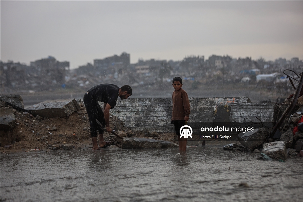 В Газе палатки палестинцев оказались затоплены из-за сильных дождей