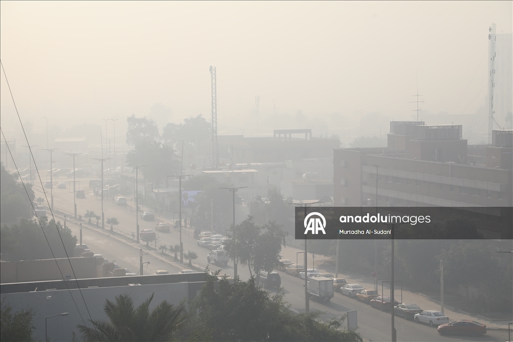 Irak’ın başkenti Bağdat’ta hava kirliliği görüntülendi
