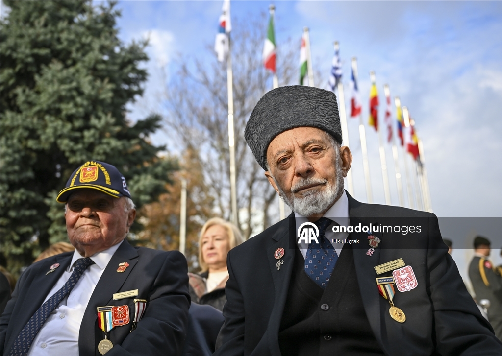 Президент Южной Кореи посетил мемориал «Туркам, сражавшимся в Корее» в Анкаре