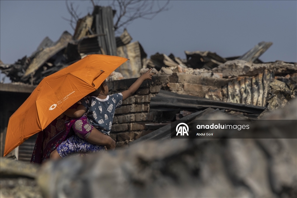 Bangladeş’te gecekondu mahallesinde çıkan yangında 1500'e yakın ev yandı