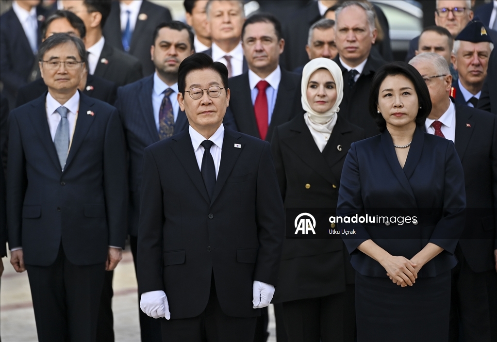 Президент Южной Кореи посетил мемориал «Туркам, сражавшимся в Корее» в Анкаре