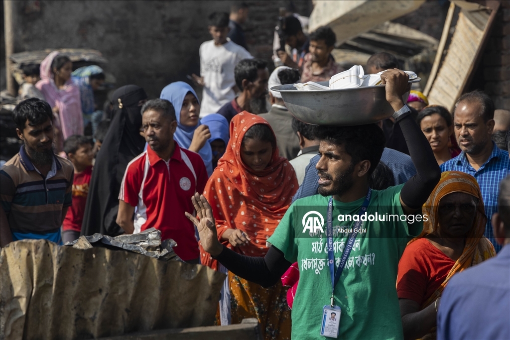 Bangladeş’te gecekondu mahallesinde çıkan yangında 1500'e yakın ev yandı