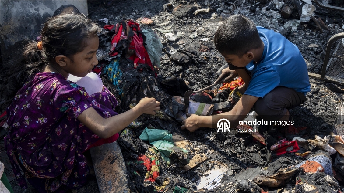 Bangladeş’te gecekondu mahallesinde çıkan yangında 1500'e yakın ev yandı