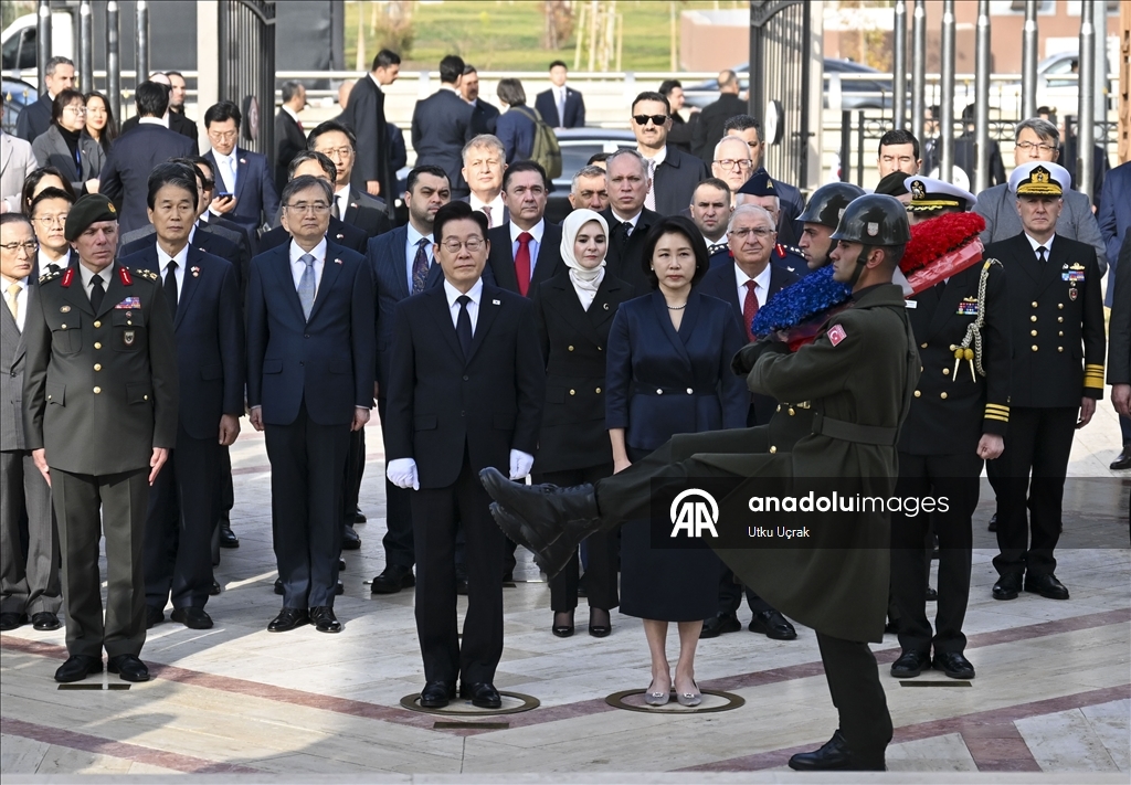 Президент Южной Кореи посетил мемориал «Туркам, сражавшимся в Корее» в Анкаре