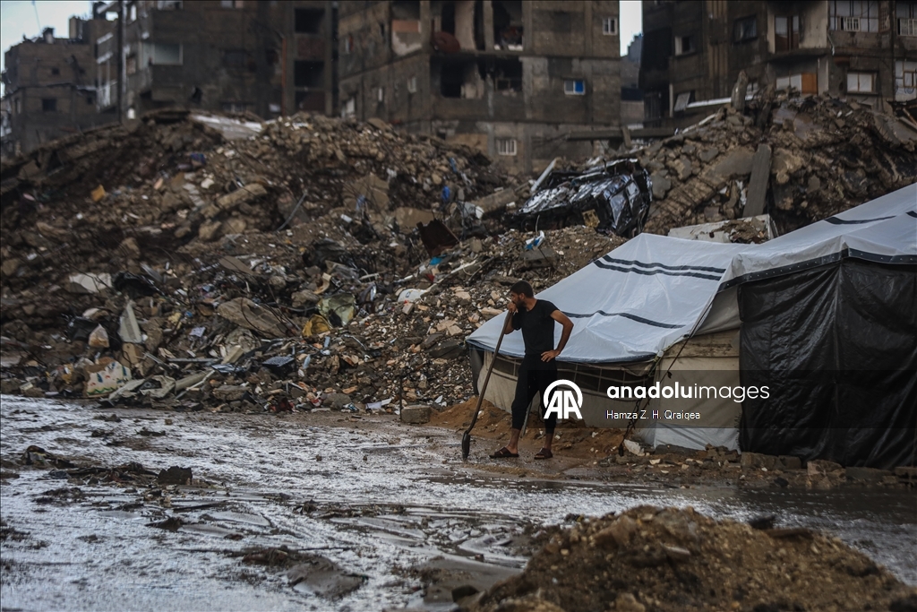 В Газе палатки палестинцев оказались затоплены из-за сильных дождей