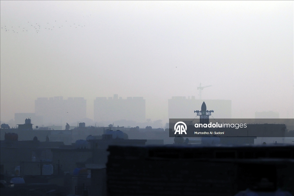 Irak’ın başkenti Bağdat’ta hava kirliliği görüntülendi