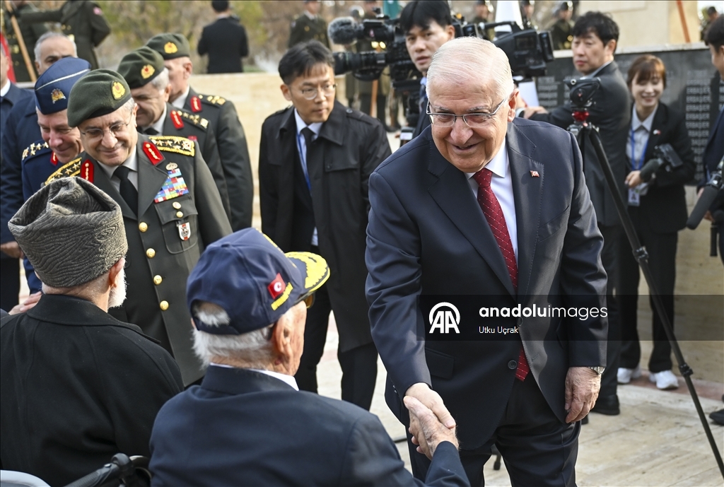 Президент Южной Кореи посетил мемориал «Туркам, сражавшимся в Корее» в Анкаре