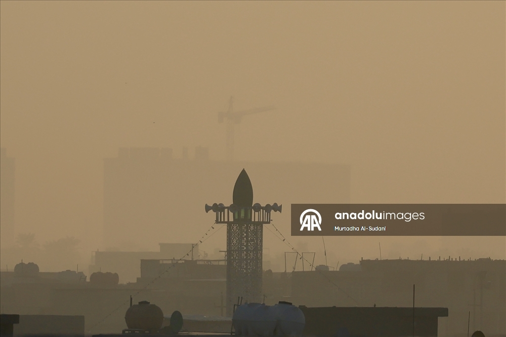 Irak’ın başkenti Bağdat’ta hava kirliliği görüntülendi