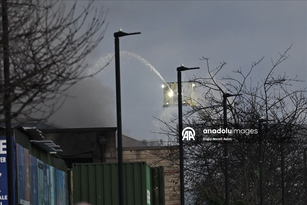 Крупный пожар произошел на западе Лондона