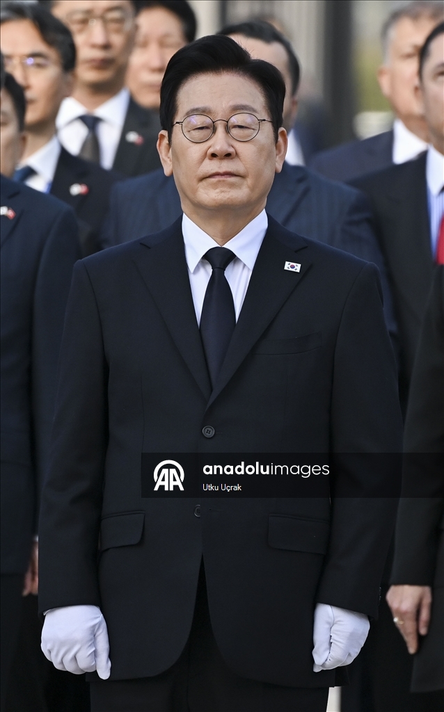 Президент Южной Кореи посетил мемориал «Туркам, сражавшимся в Корее» в Анкаре