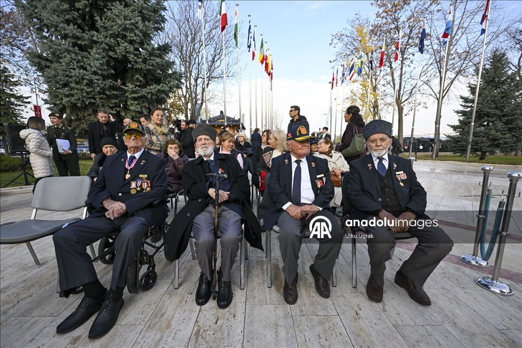 Президент Южной Кореи посетил мемориал «Туркам, сражавшимся в Корее» в Анкаре