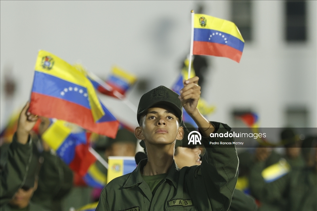 Президент Венесуэлы Николас Мадуро принял участие в военном параде в Каракасе