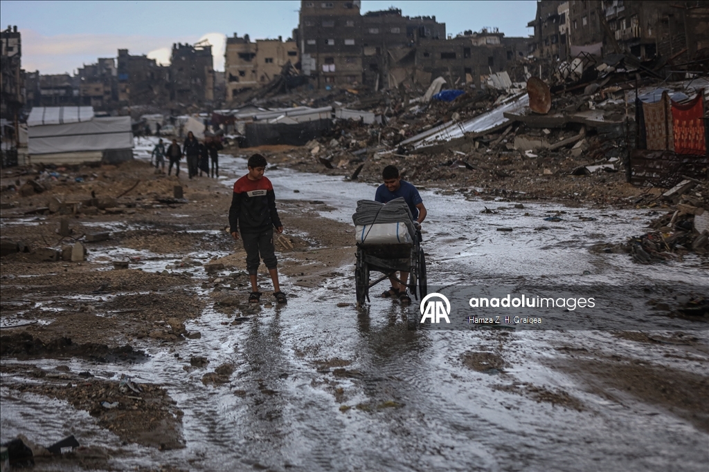 В Газе палатки палестинцев оказались затоплены из-за сильных дождей