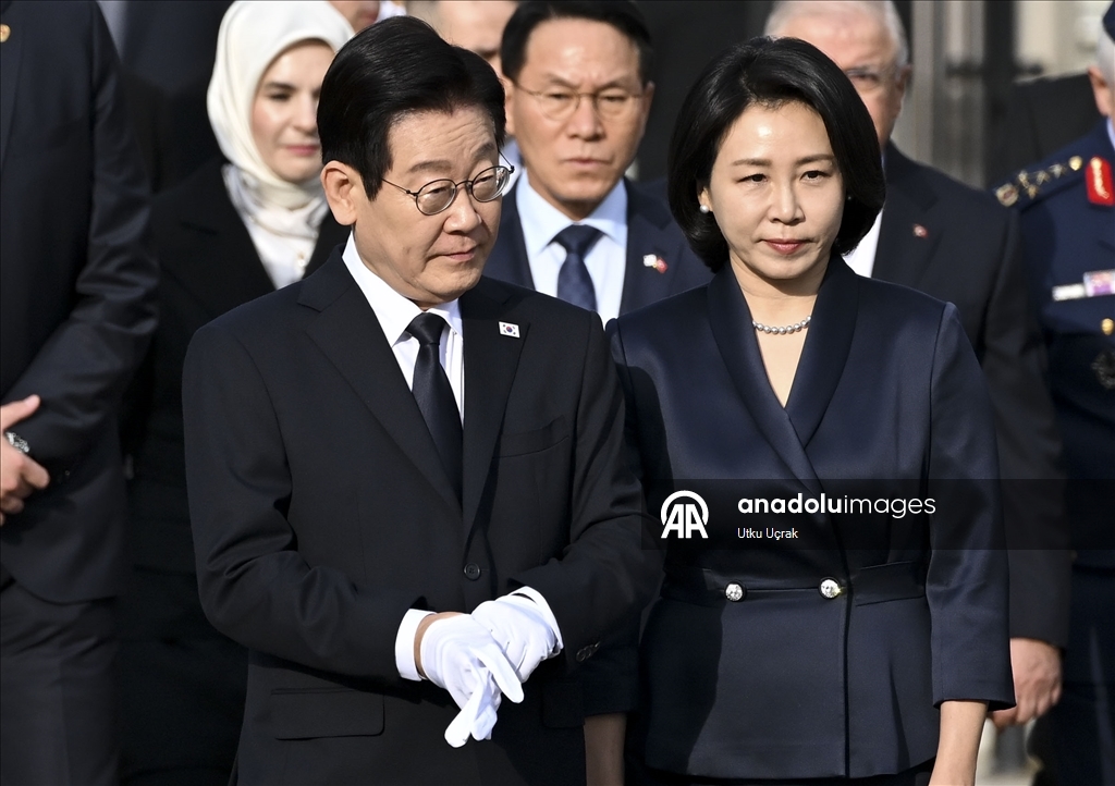 Президент Южной Кореи посетил мемориал «Туркам, сражавшимся в Корее» в Анкаре