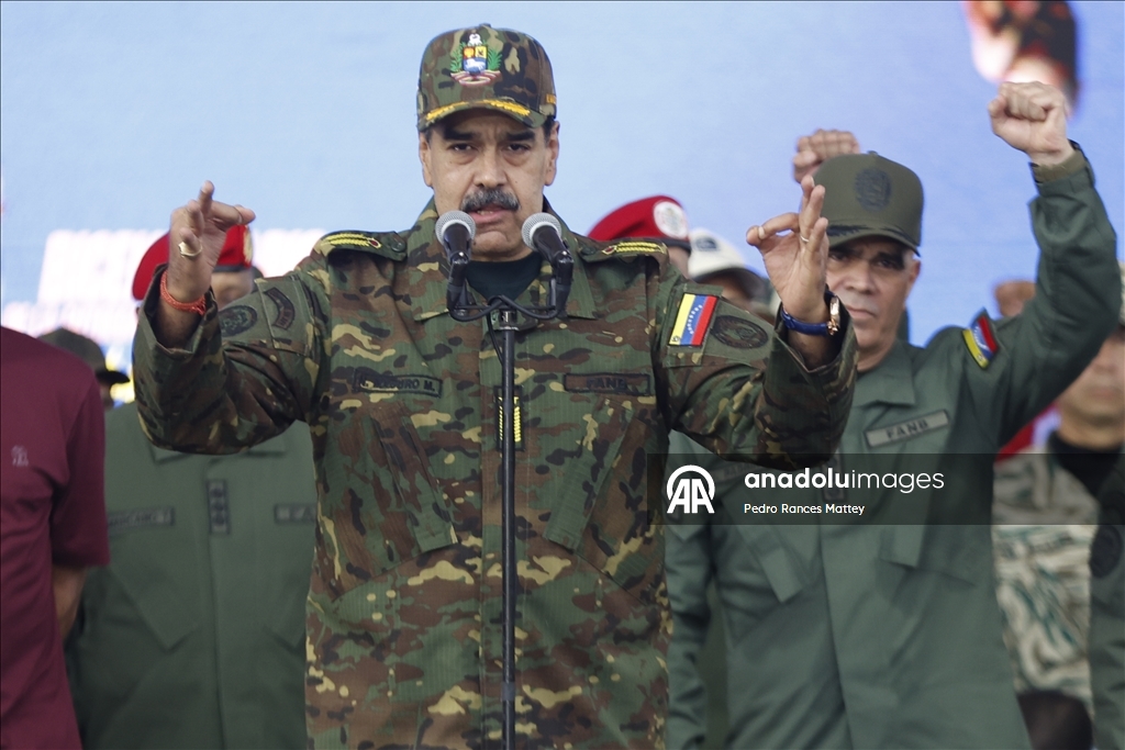 Президент Венесуэлы Николас Мадуро принял участие в военном параде в Каракасе