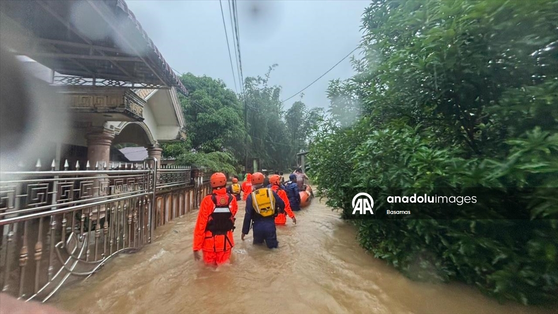 Endonezya'da meydana gelen selde 10 kişi hayatını kaybetti