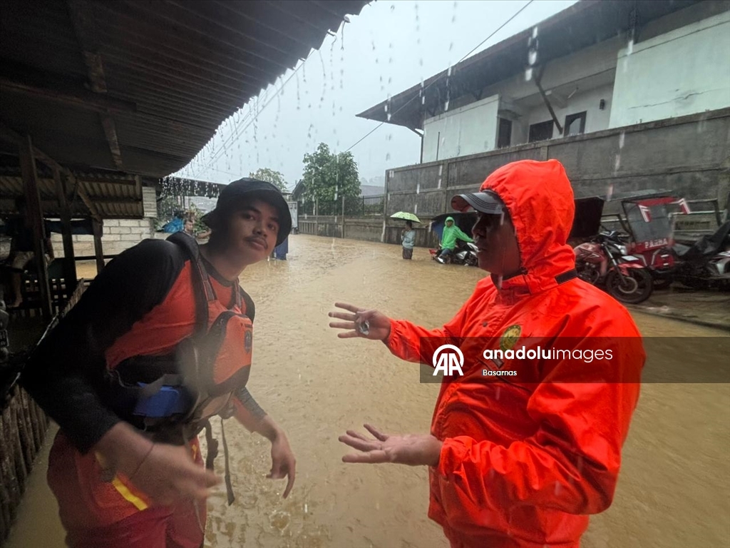 Endonezya'da meydana gelen selde 10 kişi hayatını kaybetti