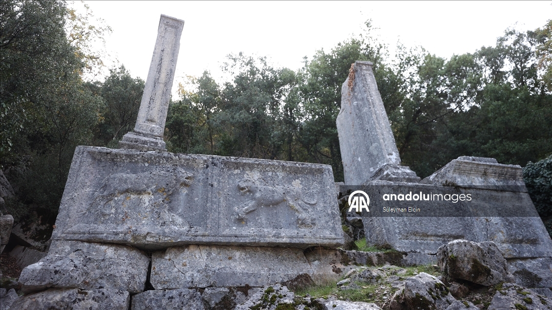 İlk defa kazı çalışması yapılan Termessos'taki iki anıt mezar ayağa kaldırılıyor