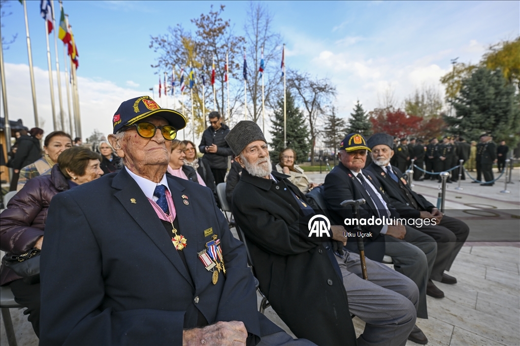 Президент Южной Кореи посетил мемориал «Туркам, сражавшимся в Корее» в Анкаре