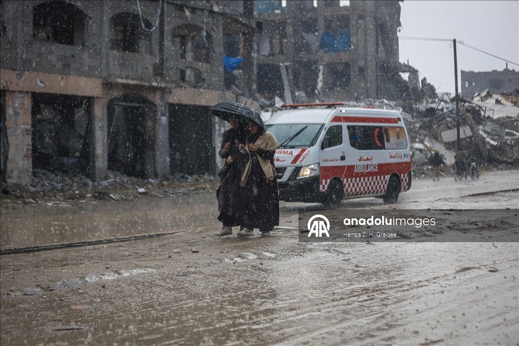 В Газе палатки палестинцев оказались затоплены из-за сильных дождей