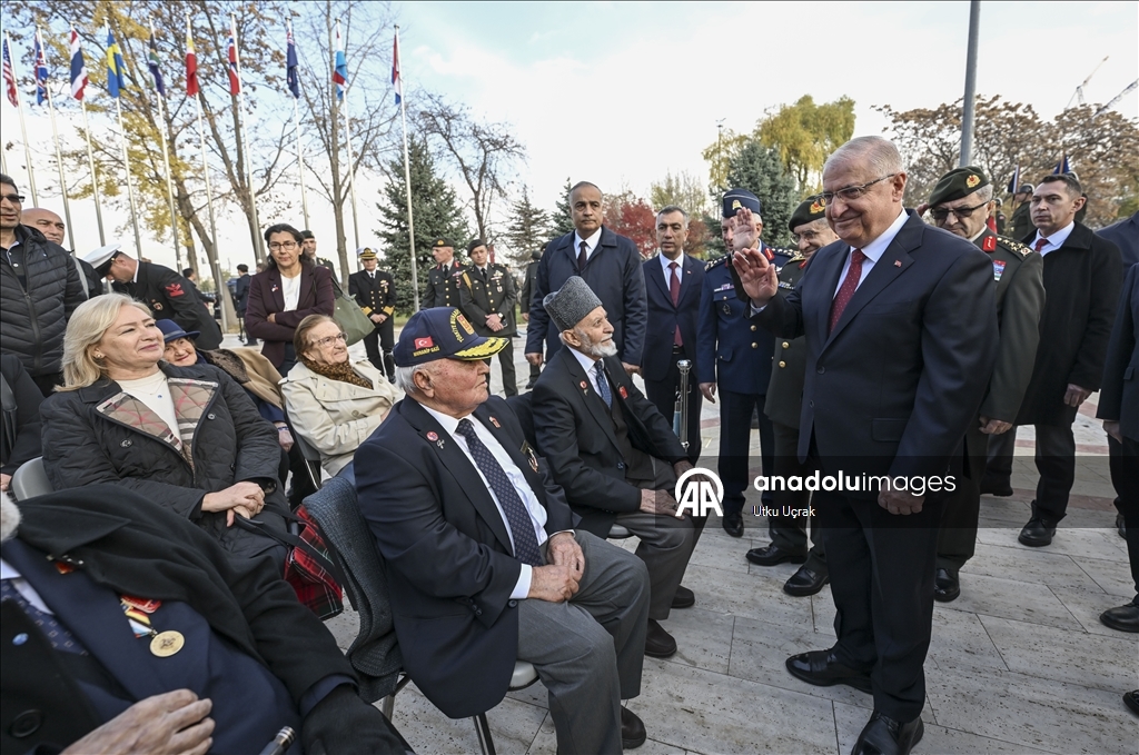 Президент Южной Кореи посетил мемориал «Туркам, сражавшимся в Корее» в Анкаре