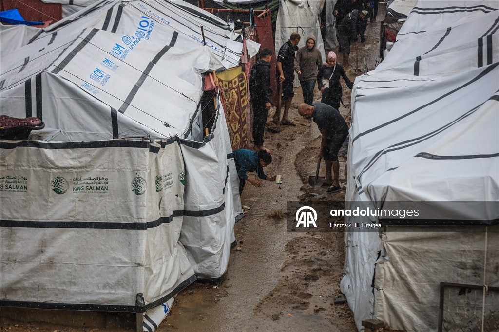 В Газе палатки палестинцев оказались затоплены из-за сильных дождей