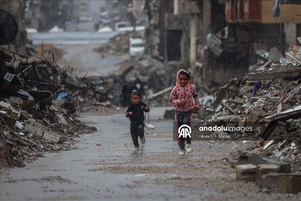 В Газе палатки палестинцев оказались затоплены из-за сильных дождей