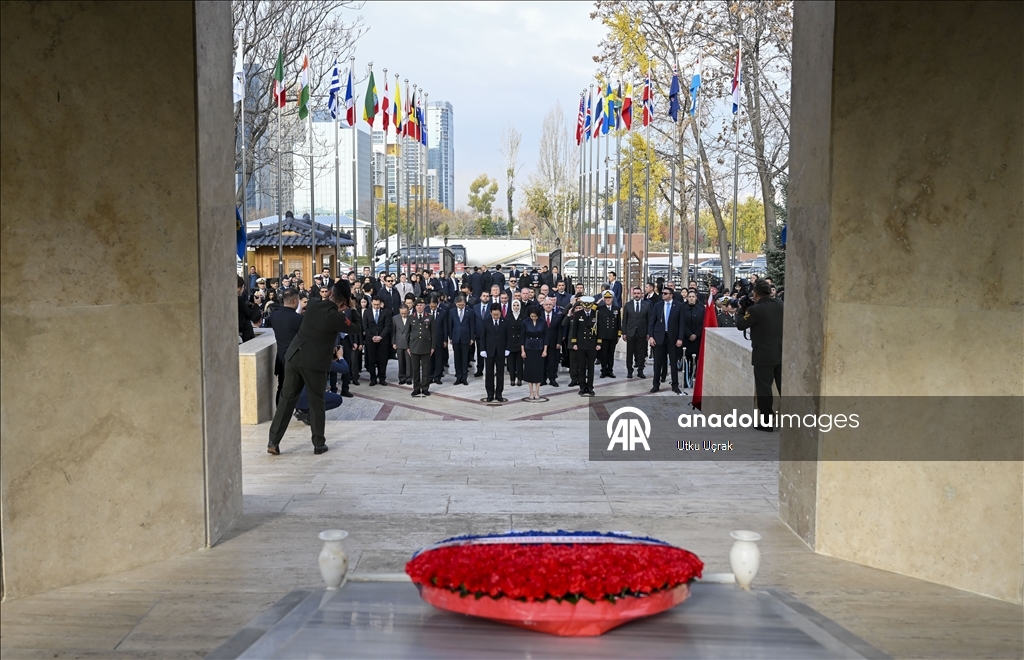 Президент Южной Кореи посетил мемориал «Туркам, сражавшимся в Корее» в Анкаре