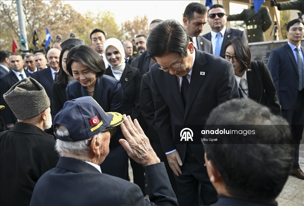 Президент Южной Кореи посетил мемориал «Туркам, сражавшимся в Корее» в Анкаре