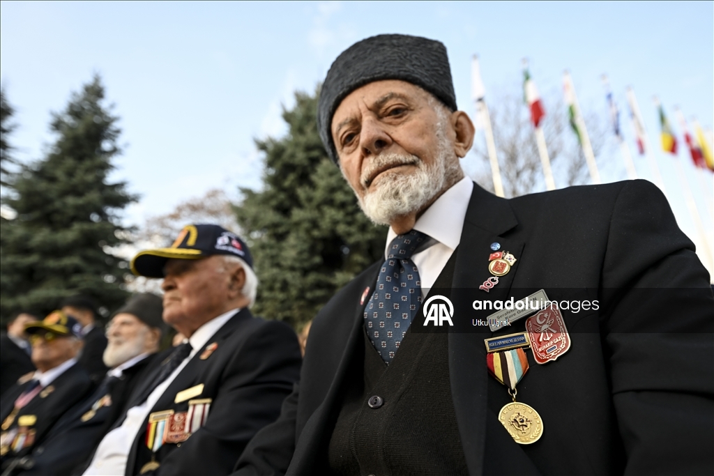 Президент Южной Кореи посетил мемориал «Туркам, сражавшимся в Корее» в Анкаре