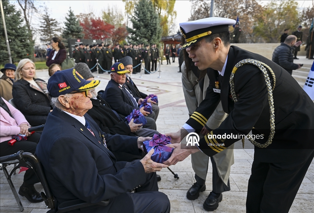 Президент Южной Кореи посетил мемориал «Туркам, сражавшимся в Корее» в Анкаре