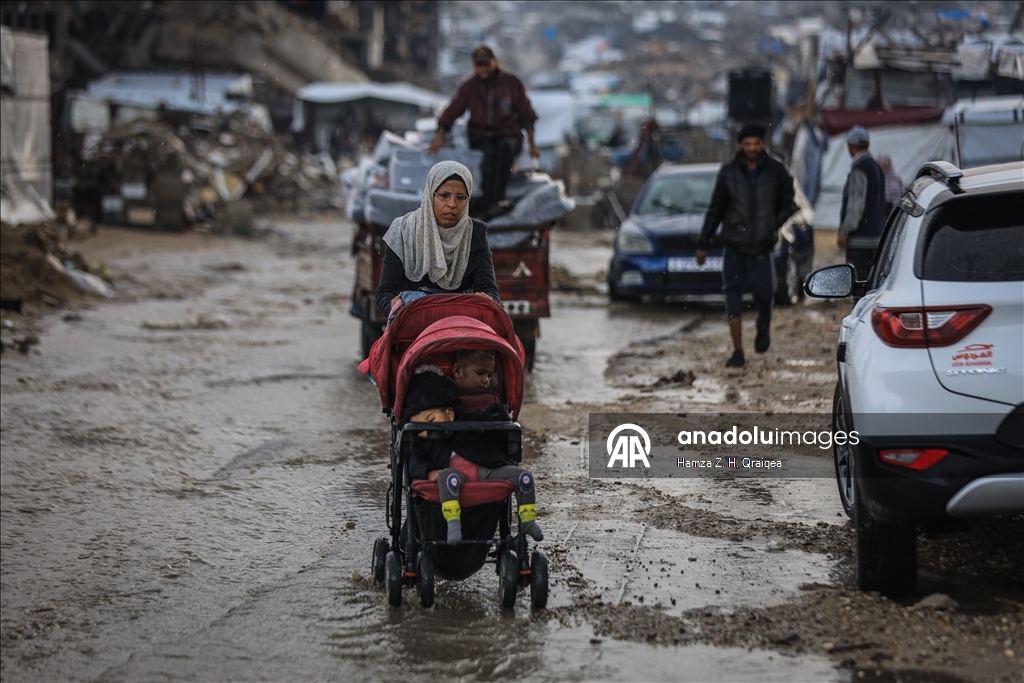 В Газе палатки палестинцев оказались затоплены из-за сильных дождей