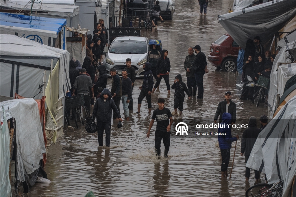 В Газе палатки палестинцев оказались затоплены из-за сильных дождей