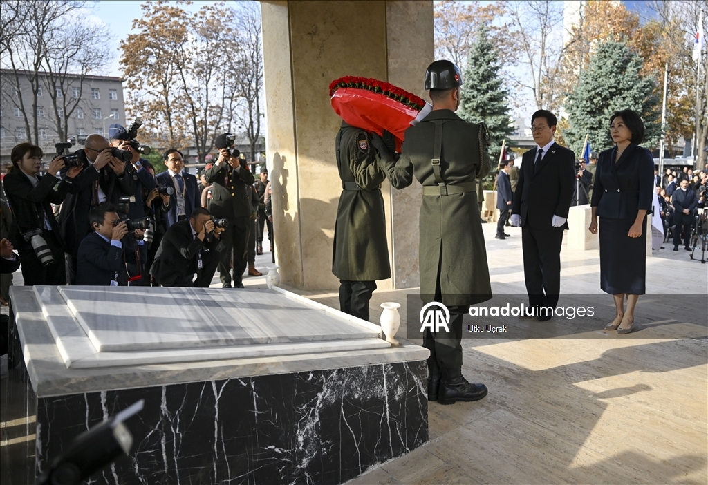 Президент Южной Кореи посетил мемориал «Туркам, сражавшимся в Корее» в Анкаре