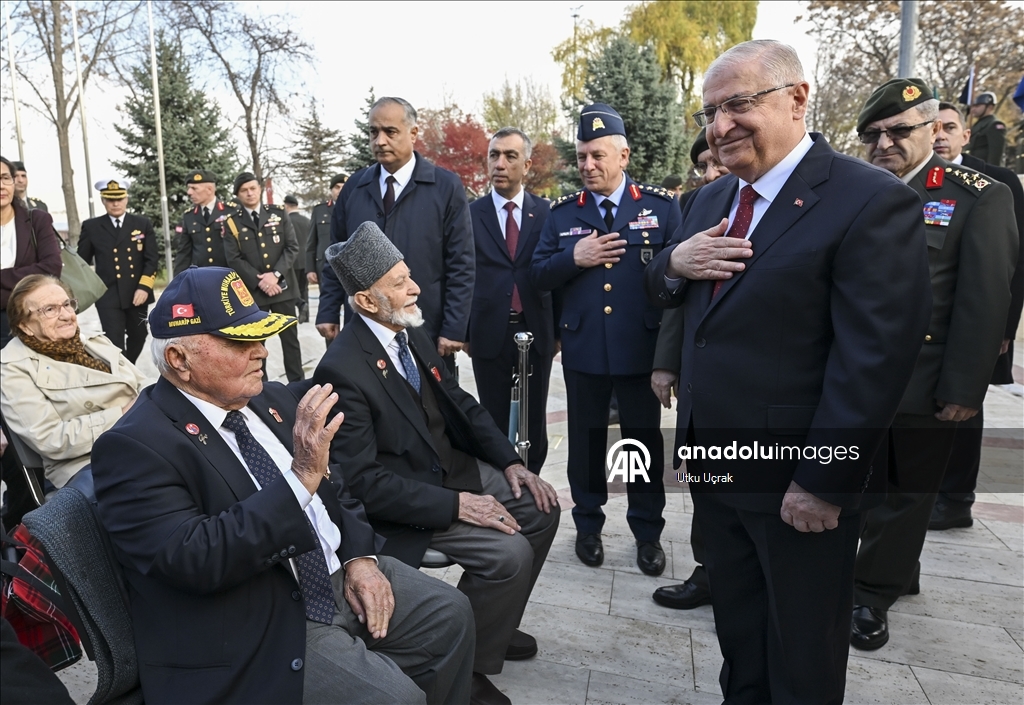 Президент Южной Кореи посетил мемориал «Туркам, сражавшимся в Корее» в Анкаре