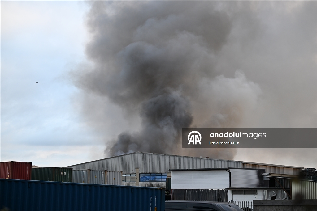 Крупный пожар произошел на западе Лондона