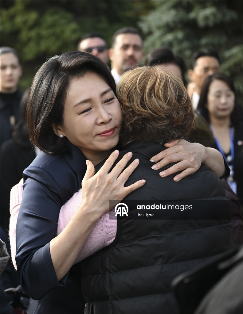 Президент Южной Кореи посетил мемориал «Туркам, сражавшимся в Корее» в Анкаре