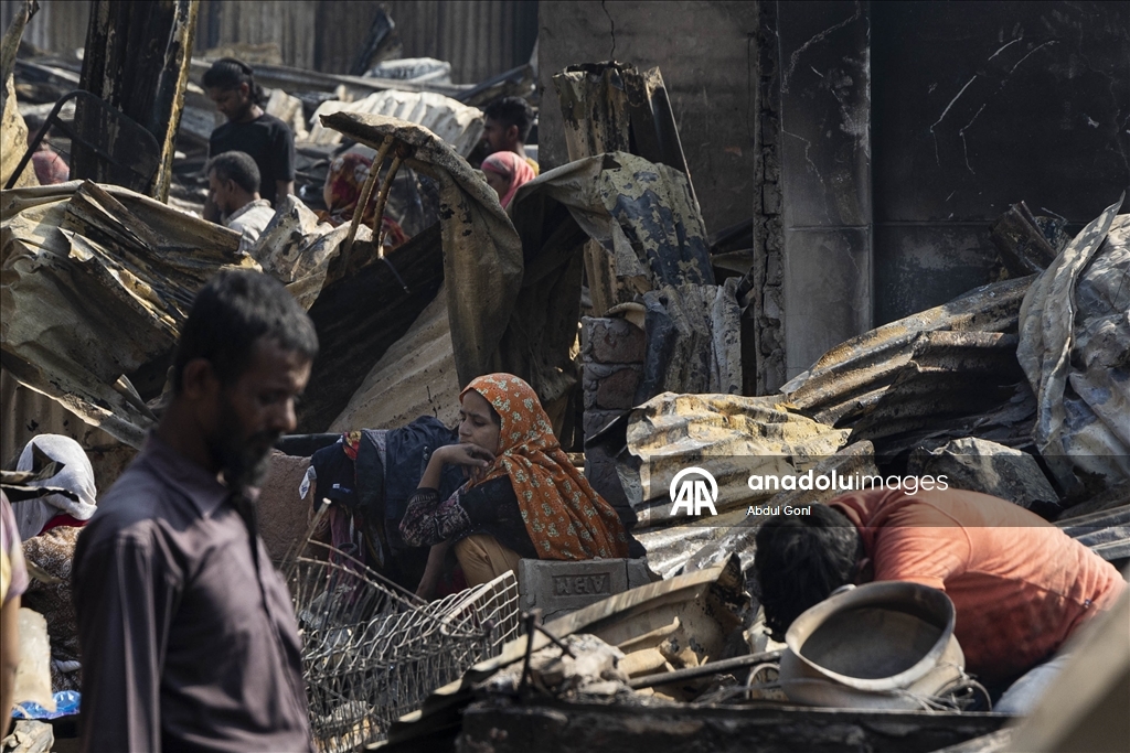 Bangladeş’te gecekondu mahallesinde çıkan yangında 1500'e yakın ev yandı