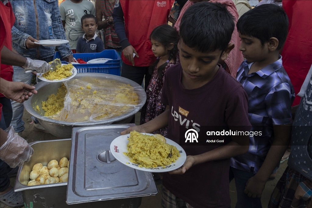Bangladeş’te gecekondu mahallesinde çıkan yangında 1500'e yakın ev yandı