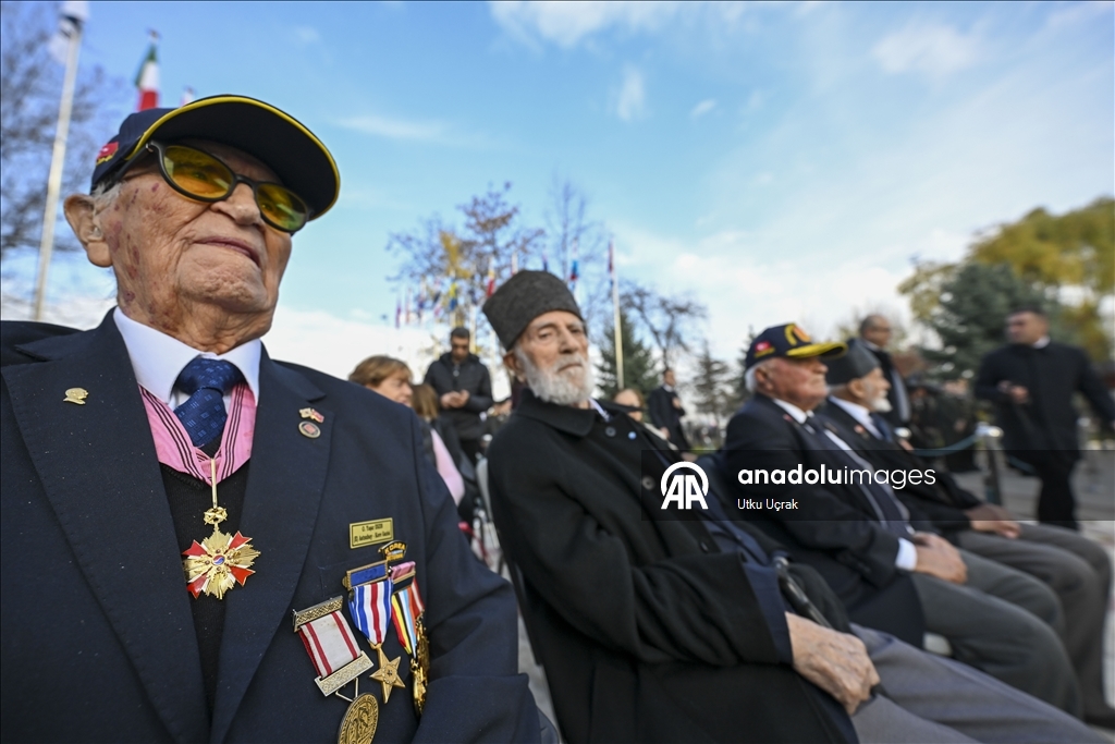 Президент Южной Кореи посетил мемориал «Туркам, сражавшимся в Корее» в Анкаре