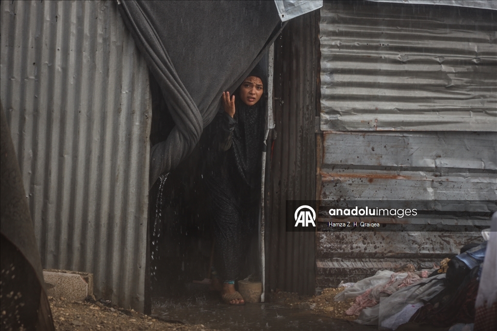 В Газе палатки палестинцев оказались затоплены из-за сильных дождей