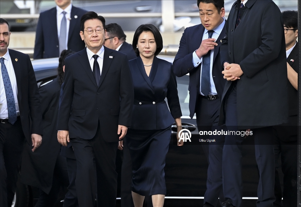 Президент Южной Кореи посетил мемориал «Туркам, сражавшимся в Корее» в Анкаре