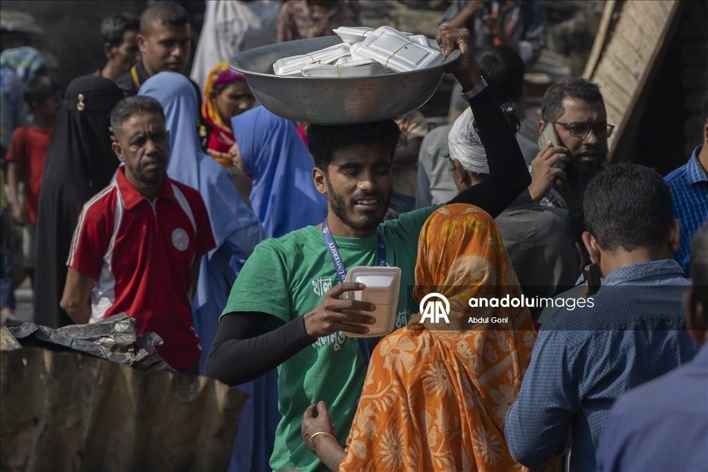 Bangladeş’te gecekondu mahallesinde çıkan yangında 1500'e yakın ev yandı