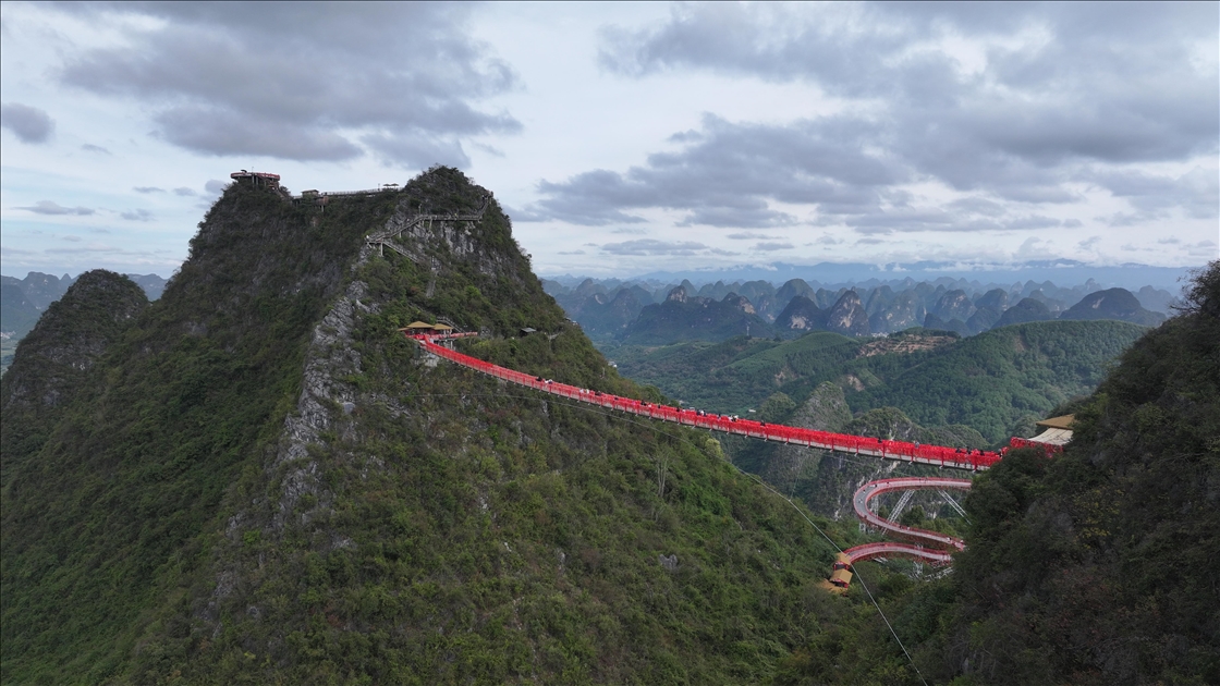 Çin’deki Ruyi Zirvesi ülke turizmine katkı sağlıyor