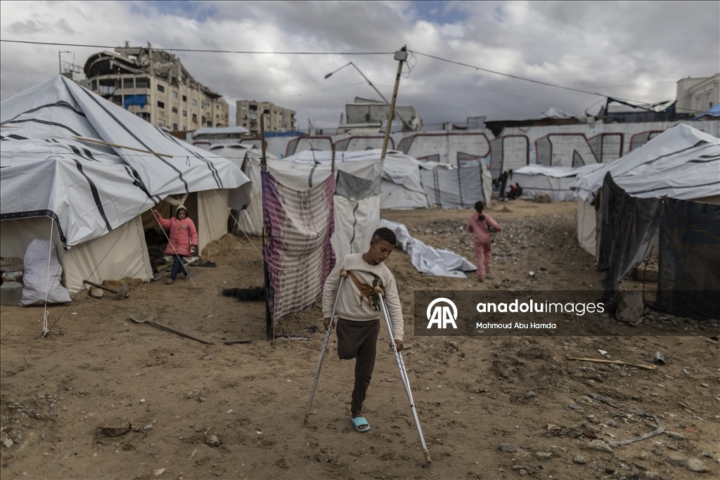 Лишившийся ноги маленький палестинец борется с вызовами с помощью семьи