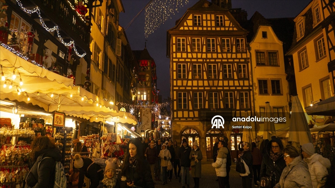 Strazburg Noel pazarı ışıltılı atmosferiyle ziyaretçilerini ağırlıyor